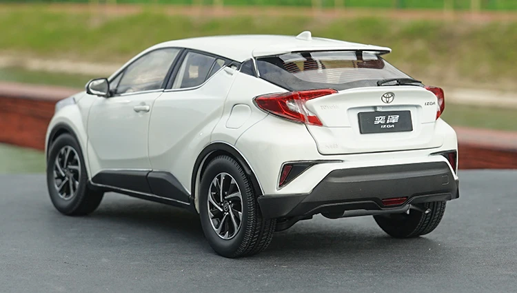 1:18 Toyota IZOA литая под давлением Модель автомобиля игрушки Металлическая Модель автомобиля оригинальная коробка