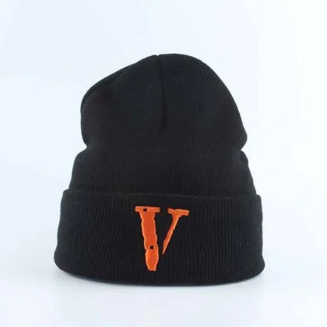 Черный Модные вязаные шапочки бини с надписью V вышивка женская шапка зимняя унисекс Повседневная шапка мужская хип хоп меховая женская шапка - Цвет: Черный