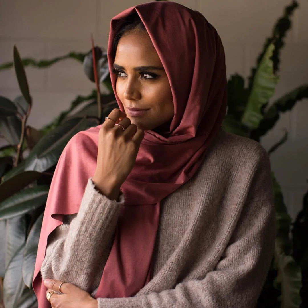 Мусульманский замшевый хиджаб шарф Зимний теплый исламский платок простые Бархатные Шарфы малазийский хиджаб платок для женщин musulman