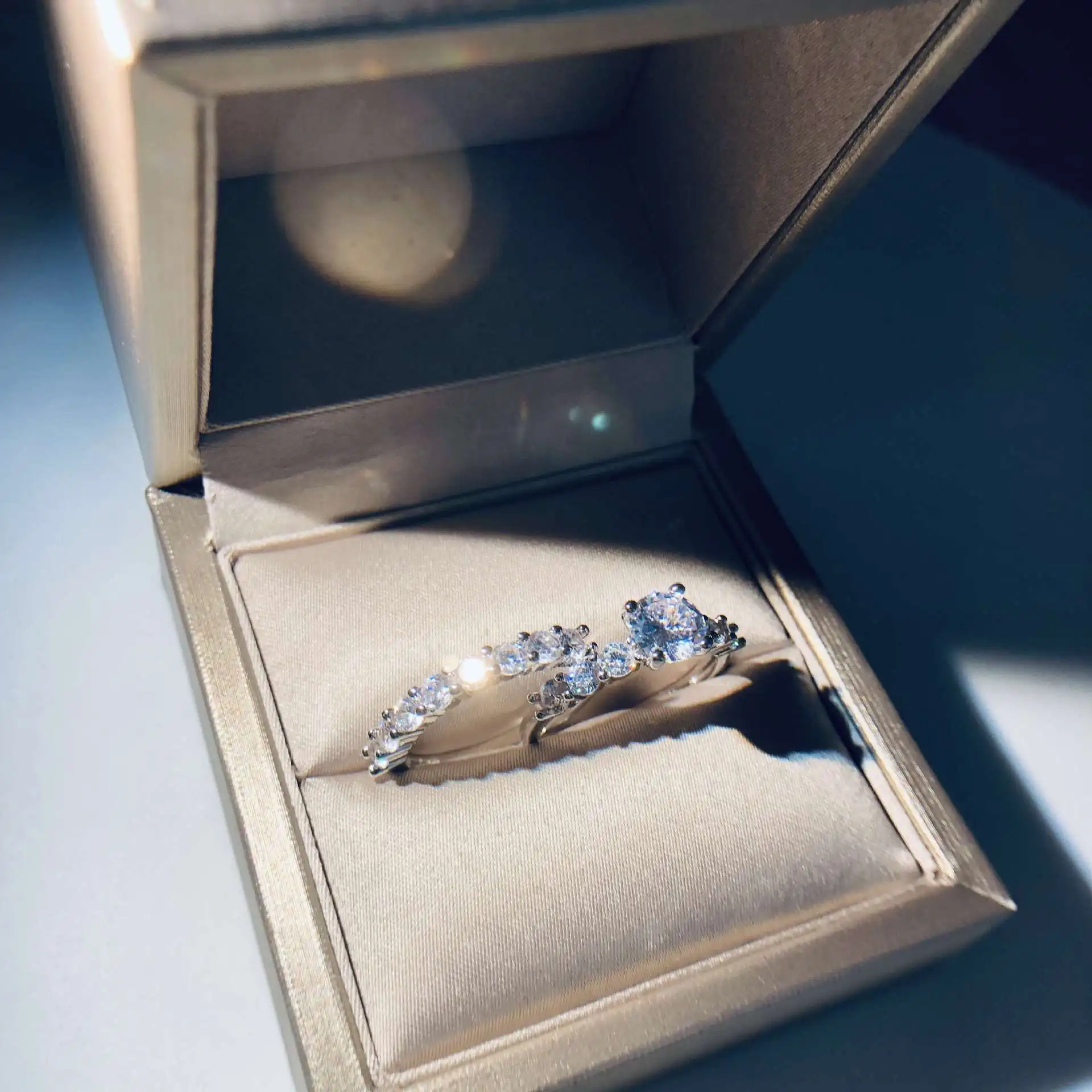 

Simple S925 Silver Water Drop Zircon Engagement Ring For Women With Micro Pave Cute Pear Shaped Female Band Jewelry Gift
