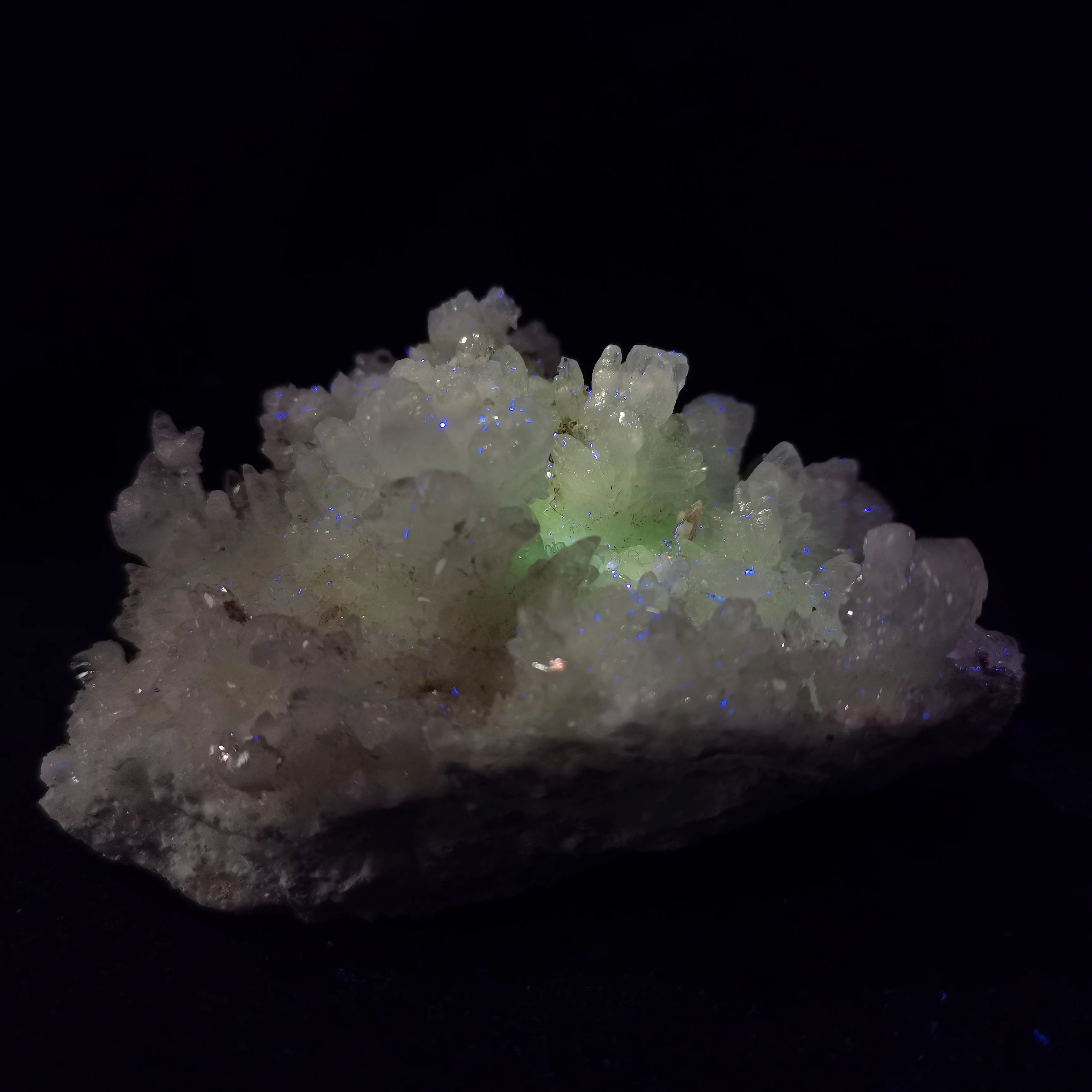 

276.7gElement samples of natural Zincite, crystal and fluorite