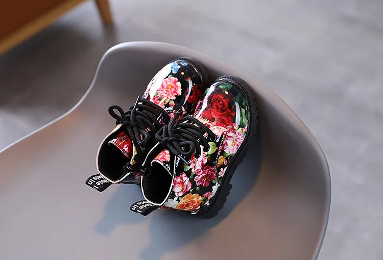 Botas à Prova Menina Couro Martin Dwaterproof Água Sapatos Moda Floral Padrão Zíper Roma Outono 2022 Coleção pu 7 Cheap Botas