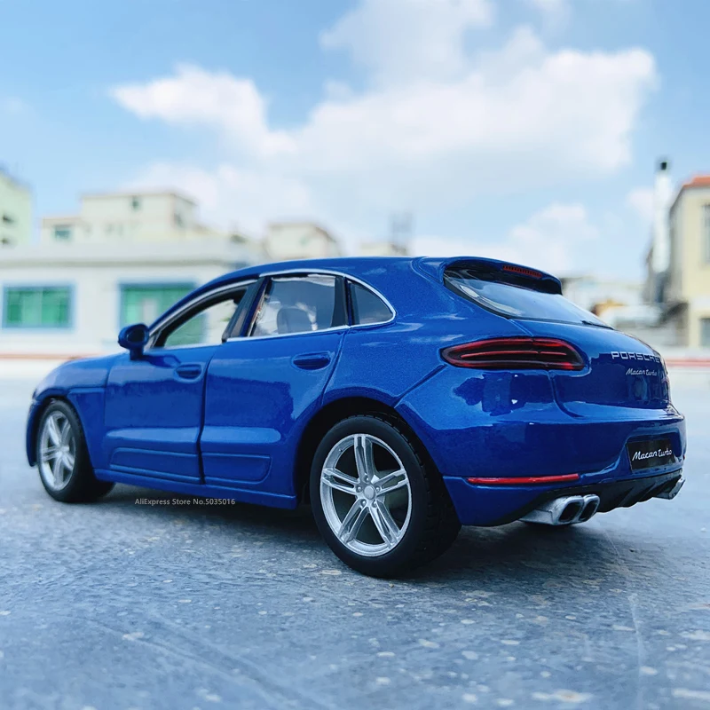 Модель автомобиля из металлического сплава Bburago 1:24 Порше Макан синего цвета