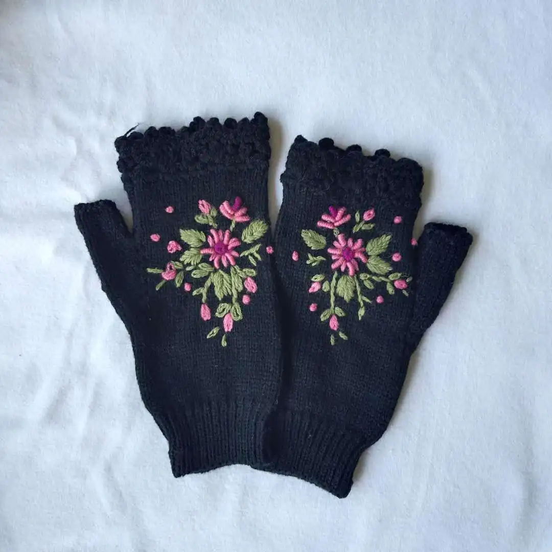 

Ins Autumn Honeybee Flower Embroidery Gloves Women's Winter Warm Gloves Wool Weaving Factory Processing Custom Knitted Gloves