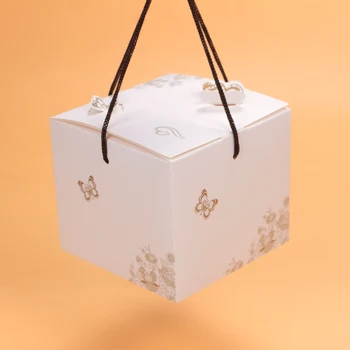 

30pcs White Handle Paper Box Small Sweet Candy Box Cookie Containing Sugars Favors Event Party Gift Bags