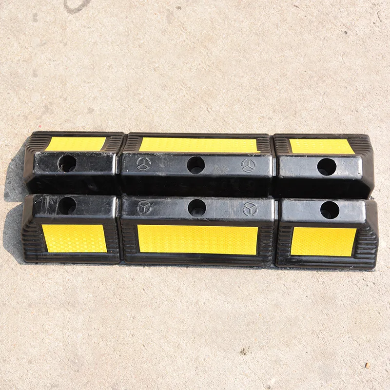

Wheel Positioner Garage Professional 600*120*100mm Rubber Material Traffic Facilities Collision Avoidance Parking Positioner