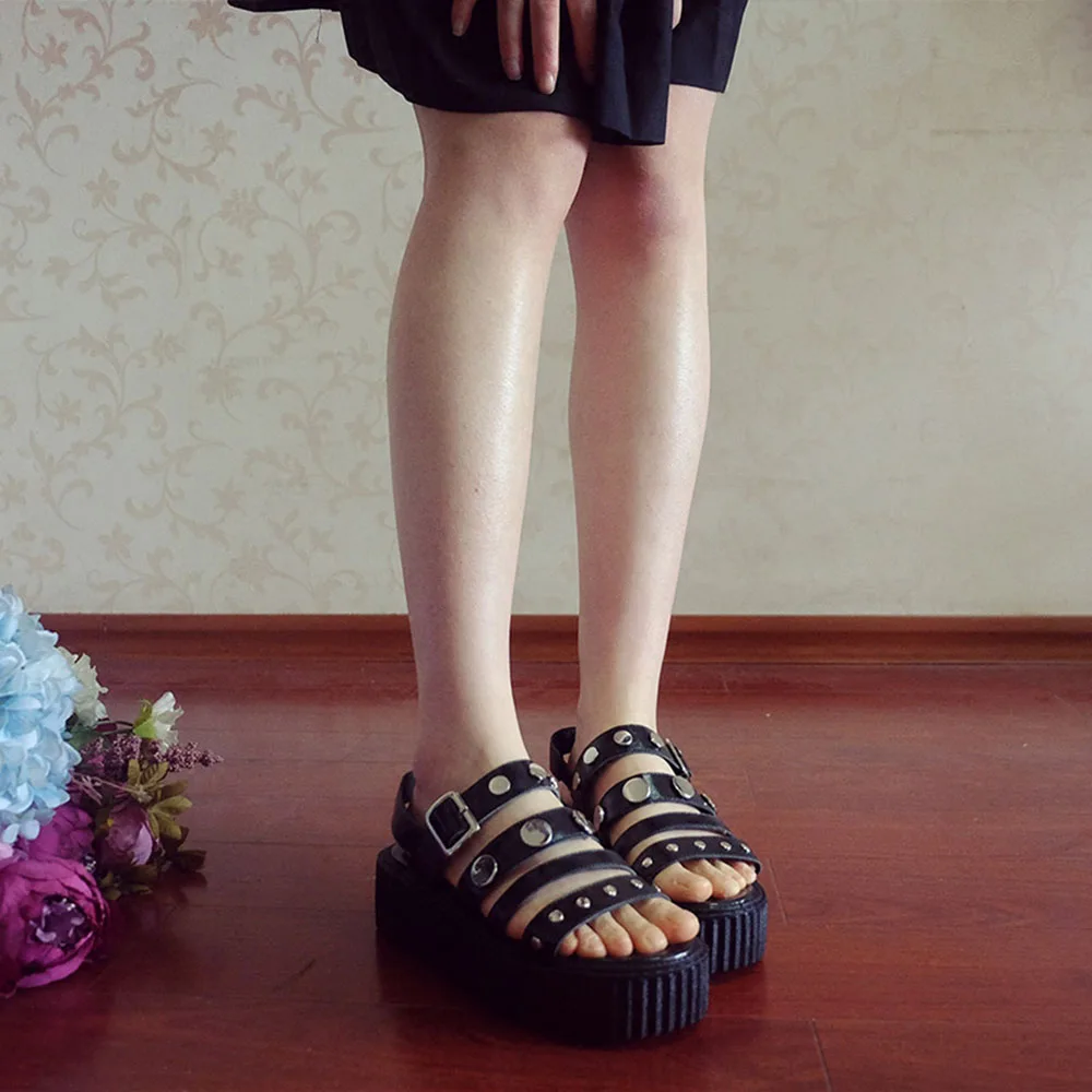 Босоножки женские на высоком каблуке с заклепками платформе | Обувь