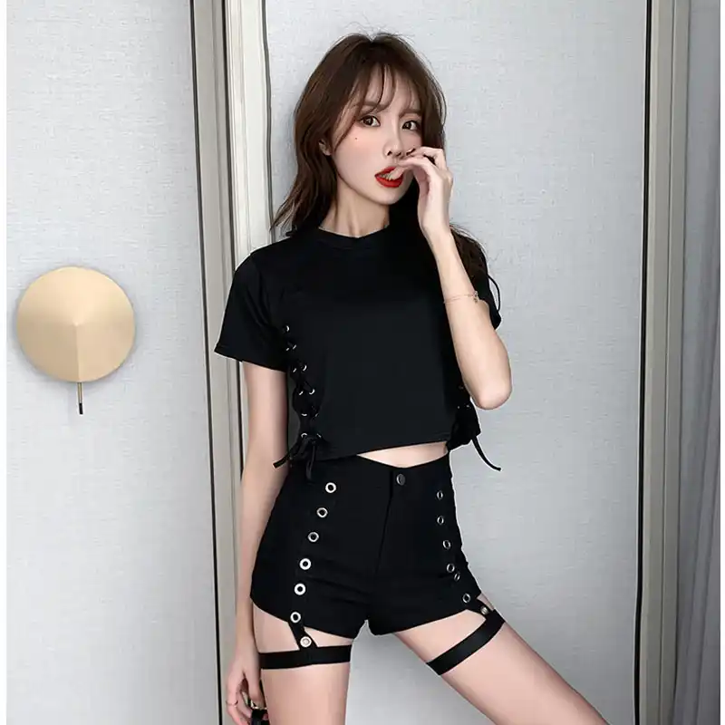 high waisted shorts and t shirt