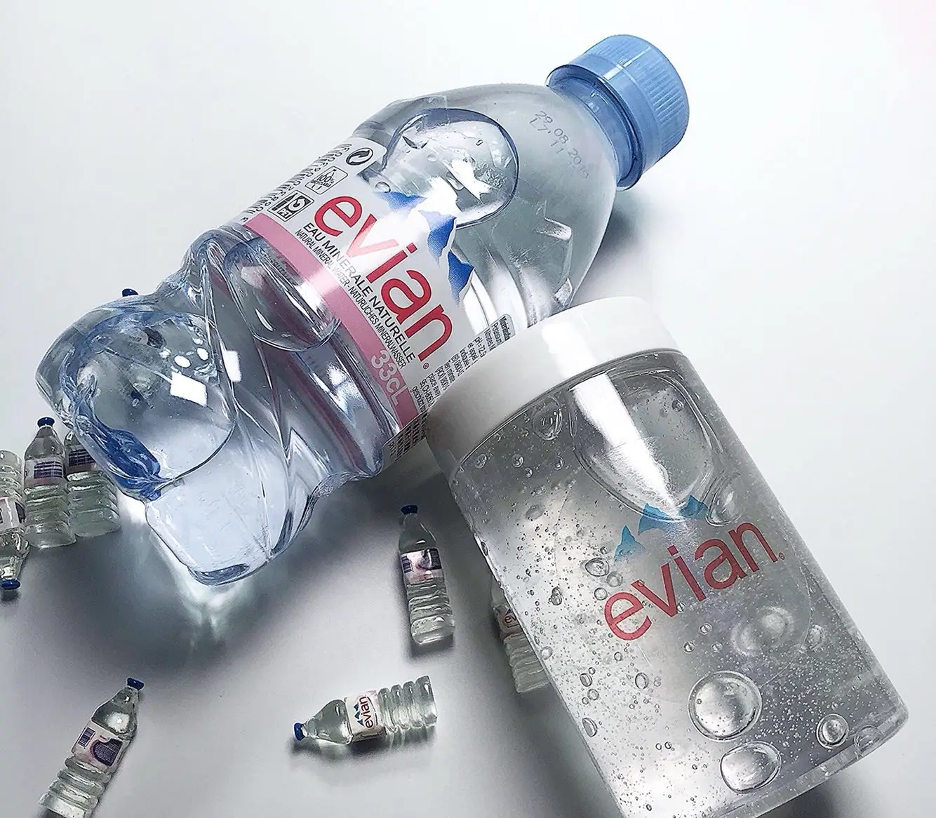 Evian Lime Thai в истории минеральная вода прозрачный призрак не сквозной тайский призрак женский