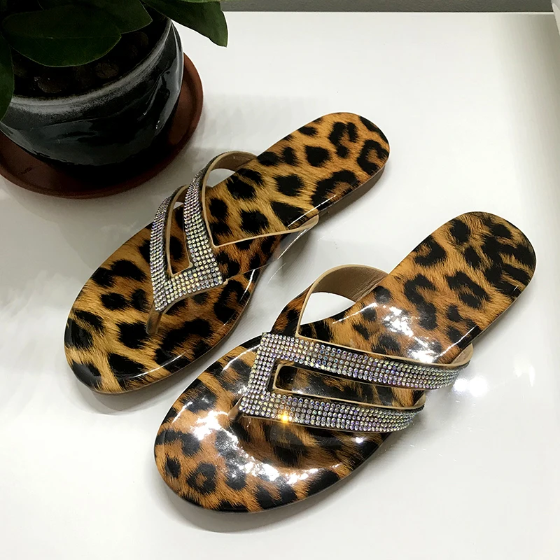 Kcenid; коллекция года; женские шлепанцы; Вьетнамки с леопардовым принтом; летние женские пляжные шлепанцы без застежек, украшенные стразами; Повседневная обувь; Новинка - Цвет: leopard