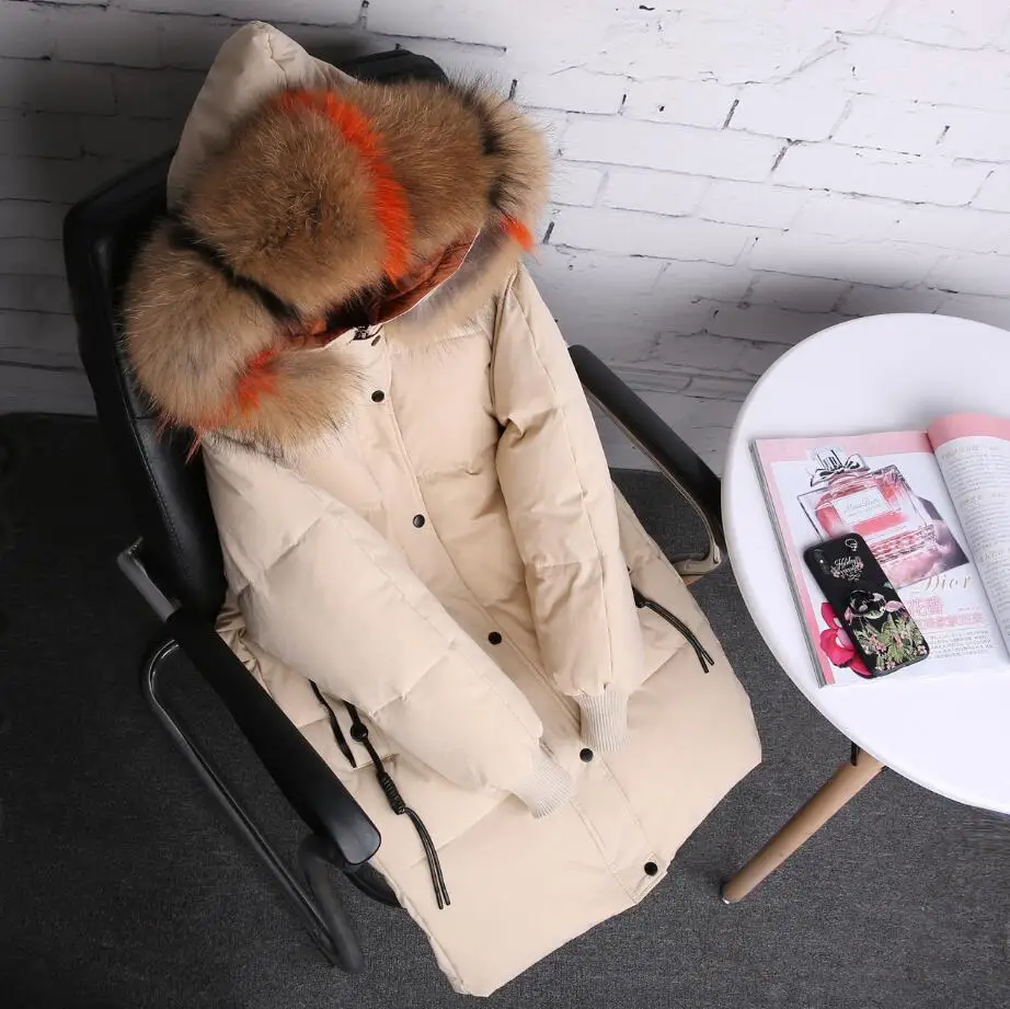 Бежевый Grande vraie fourrure de rate laveur naturelle veste d'hiver femmes Parkas nouvelle mode femme femmes manteau blc canard doudoune A capuche - Цвет: Бежевый