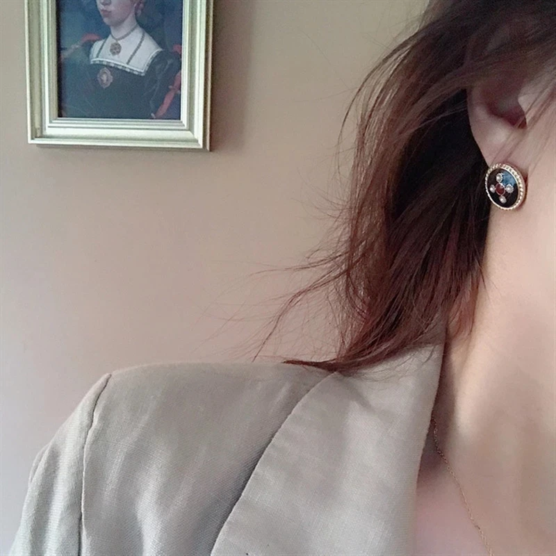 Huanzhi-2020-Nieuwe-S925-Trendy-Vintage-Knop-Emaille-Parel-Glitter-Rhinestones-Ronde-Stud-Oorbellen-Voor-Vrouwen.jpg_.webp_Q90.jpg_.webp_.webp (5)