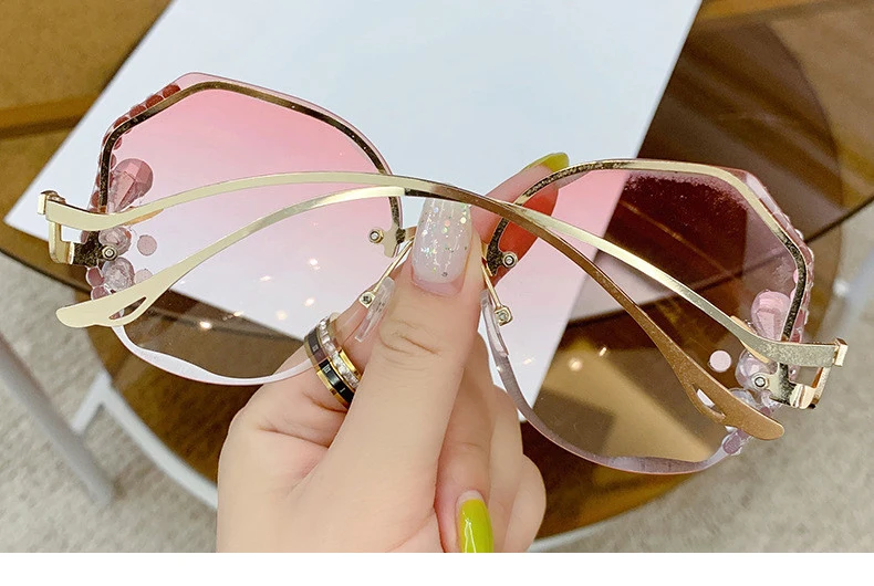 Fashion Anti-UV Diamond Sunglasses Women UV400 Rimless Vintage Sun Glasses Rhinestone Retro Sunglass Luxury Designer Oculos