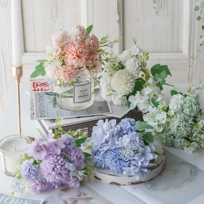 Искусственный цветок гортензии в скандинавском стиле держащий букет на свадьбе