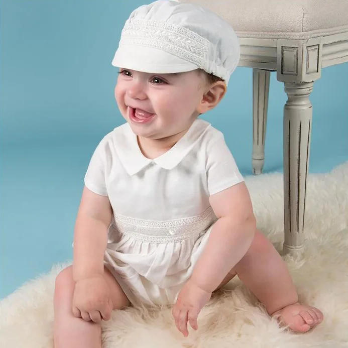 Новая летняя одежда для крещения в европейском стиле для маленьких мальчиков, Комбинезоны для маленьких мальчиков, белые комбинезоны+ шапки, Одежда для новорожденных, Одежда для новорожденных мальчиков
