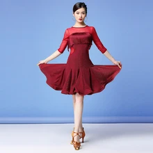 Новая женская Одежда для танцев сальса самба Одежда спереди бахрома Половина рукава спандекс сетка цельные латинские платья