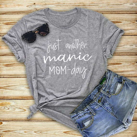 Женская футболка с надписью Just other Manic Mom Day|Футболки| |