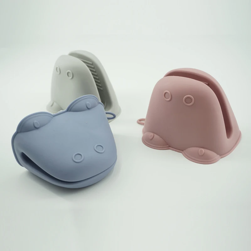 Cartoon Silicone Gloves Anti-scalding Oven Heat Resistant Tray Pot Dish Bowl Kitchen BBQ Holder Mitts Clip silicone oven mitts kitchen gloves silicone oven gloves silicone oven protector
