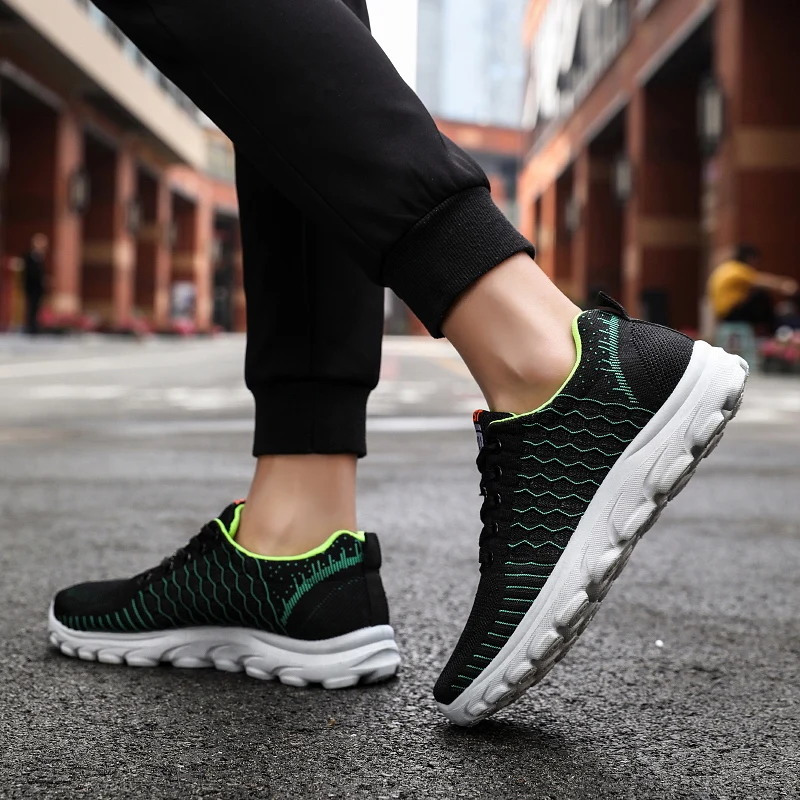 Leisure Men Sneakers 2020 Spring New Fashion Casual Lace Shoes Breathable Lightweight Running Mesh Shoes Male Black Green Flats