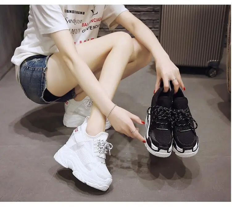 Женские кроссовки на танкетке 12 см и платформе; ; женские кроссовки с сеткой, увеличивающие рост; Повседневная Женская дышащая обувь белого цвета