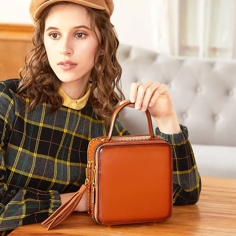 

Slung Portable Female Cowhide Rivet Single Shoulder Fang Package Tassel Small Bag 3057