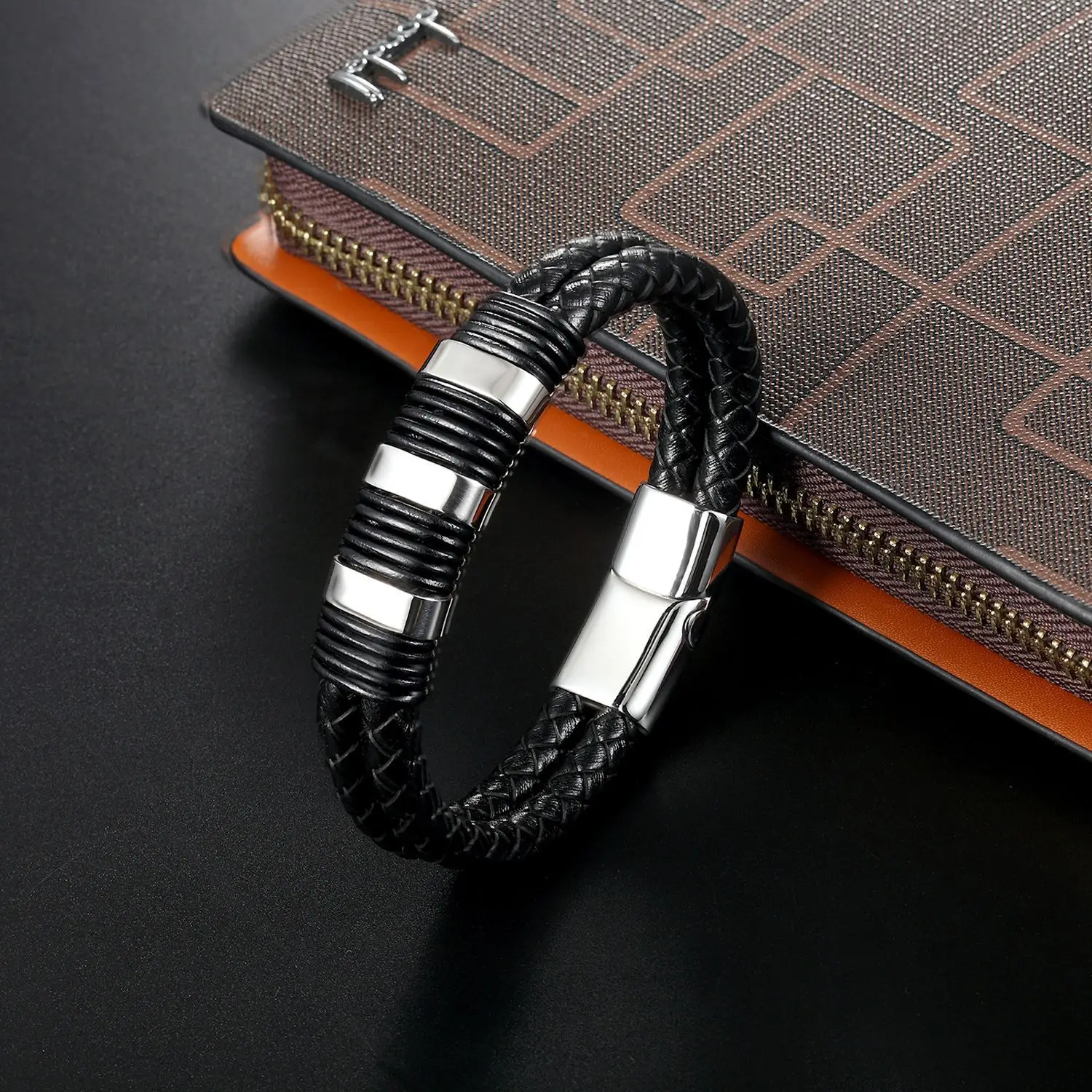 New Men's Titanium Steel Simple and Elegant Cowhide Bracelet Personalized Stainless Steel Leather Hand Knitting Charm Temperamen