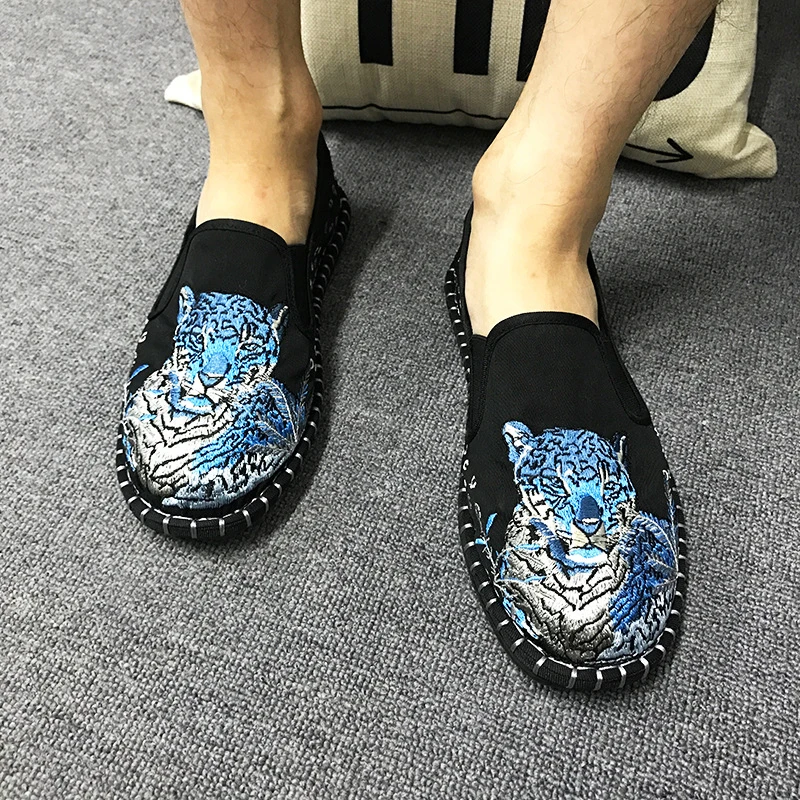 Black panther Модные мужские вулканизированные туфли Harajuku Мужские эспадрильи Лоферы мужские туфли на плоской подошве мужские парусиновые с вышивкой мужские резиновый холст весна - Цвет: Black panther