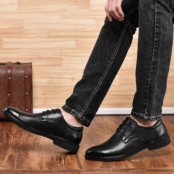 

Men genuine leather shoes casual breathable fashion designer luxury lace up oxfords high quality Men Brogue wedding party Shoes