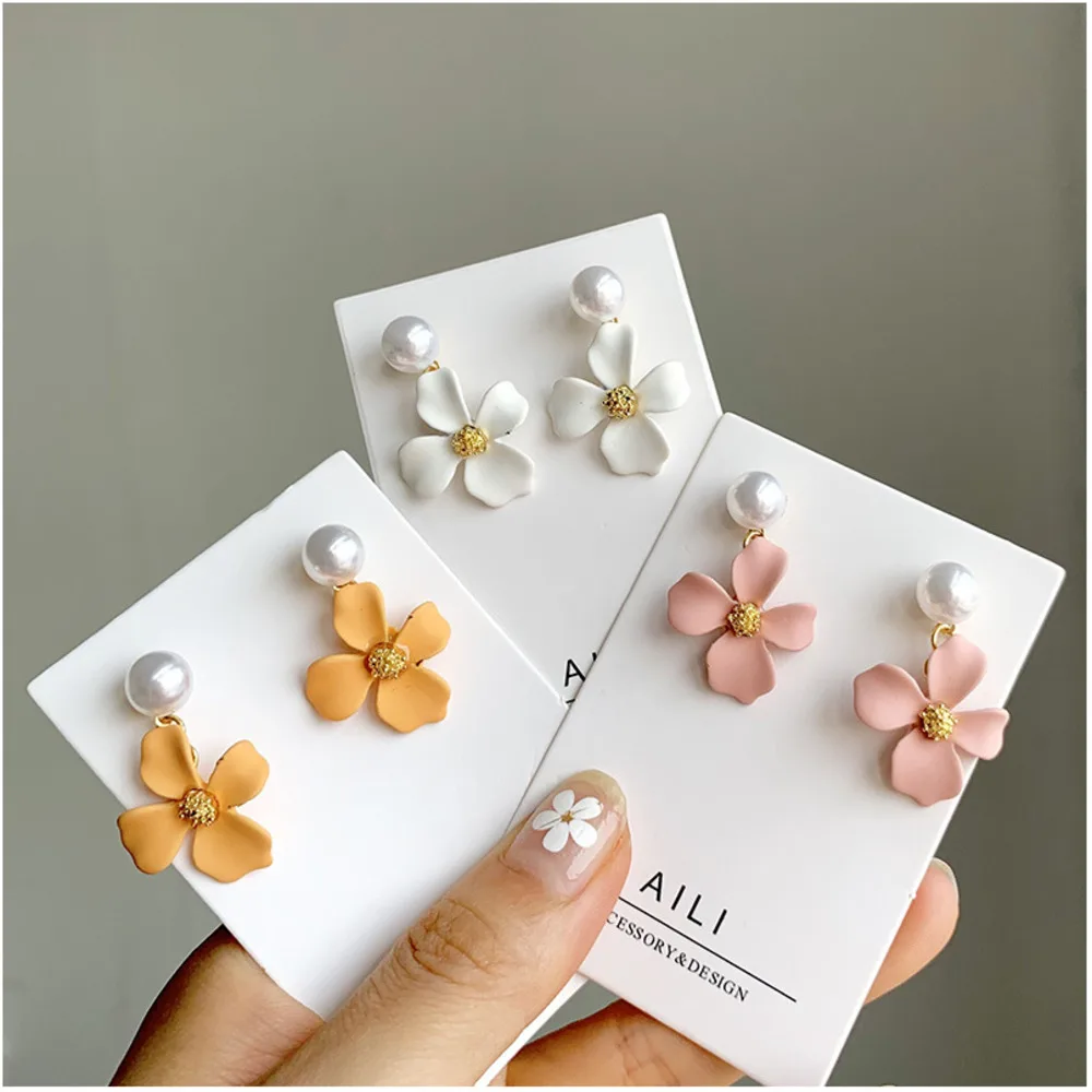 

Ear Clip Baroque Pearl Earring Paint Effect Stud Earrings With Flower Earrings Statement For Girls Gift For Woman Ear Rings 2019