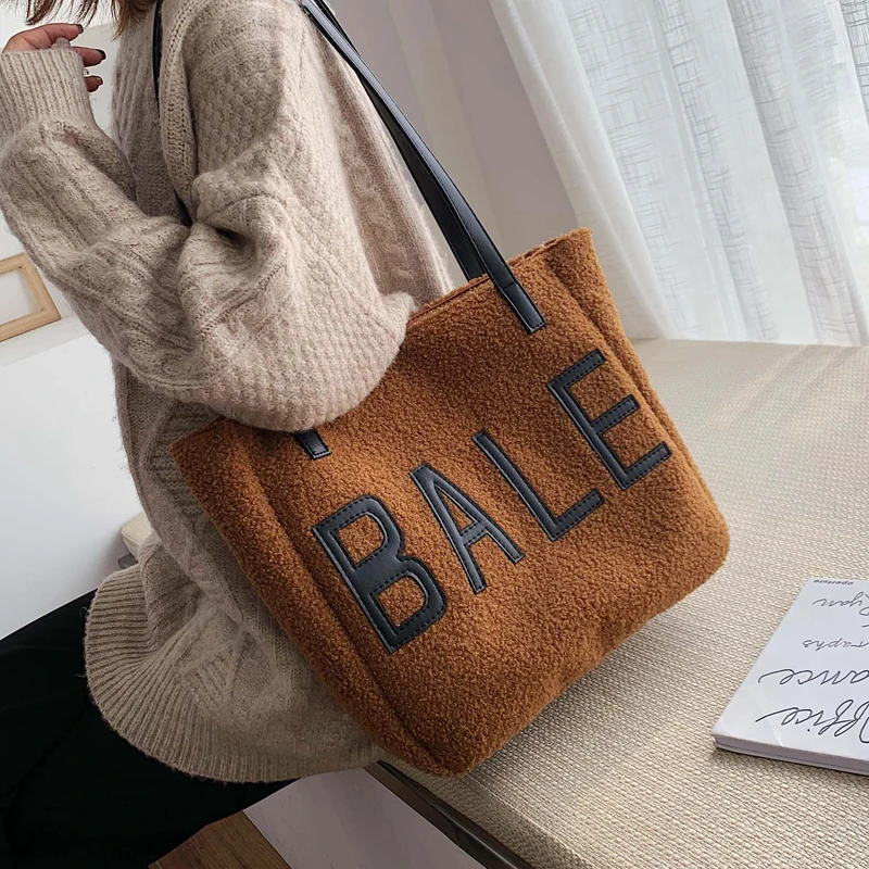 

Casual Female Totes Bags Large Capacity Women Printed Letters Handbags 2019 Winter Plush Shoulder Messenger Bags Women Big Bolsa