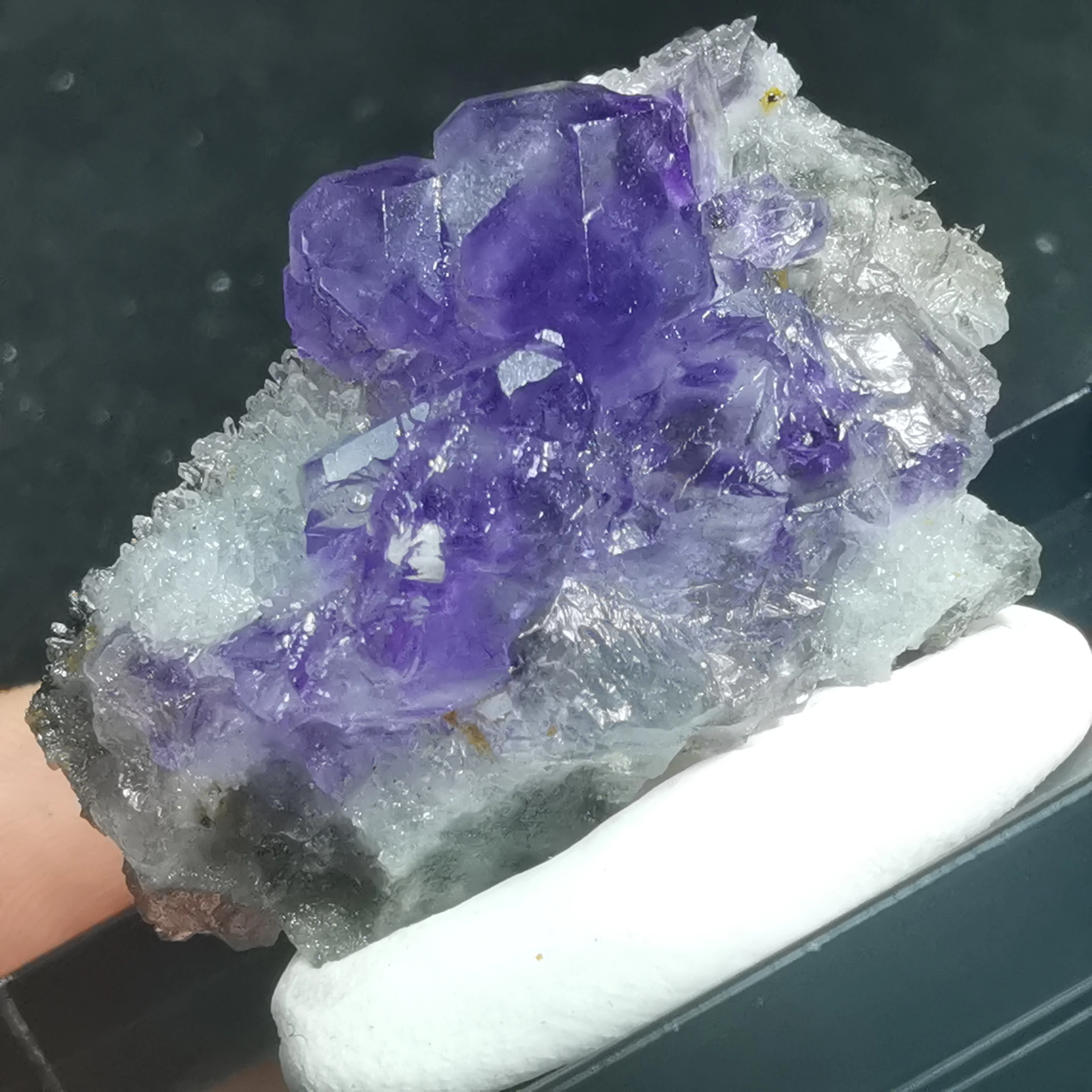 

Natural rare purple fluorite cluster mineral specimen stone and CRYSTAL HEALING CRYSTAL QUARTZ GEM sending box