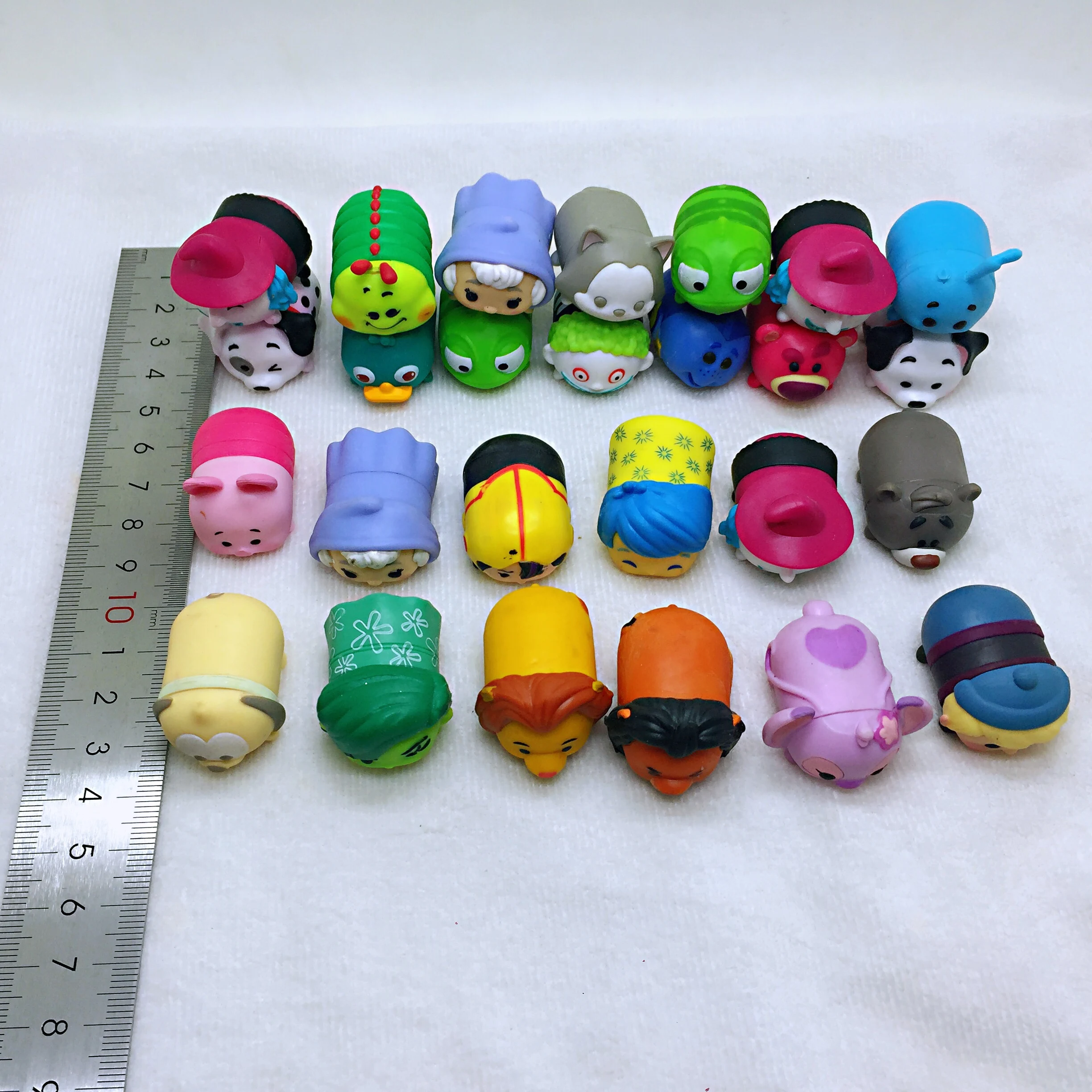 juguetes de plastico con muñecos de 7 cm