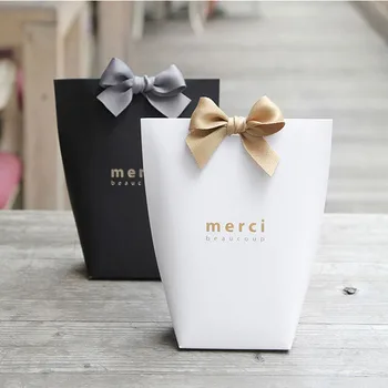 

20pcs Upscale Black White Bronzing "Merci" Candy Bag French Thank You Wedding Favors Gift Box Package Birthday Party Favor Bags