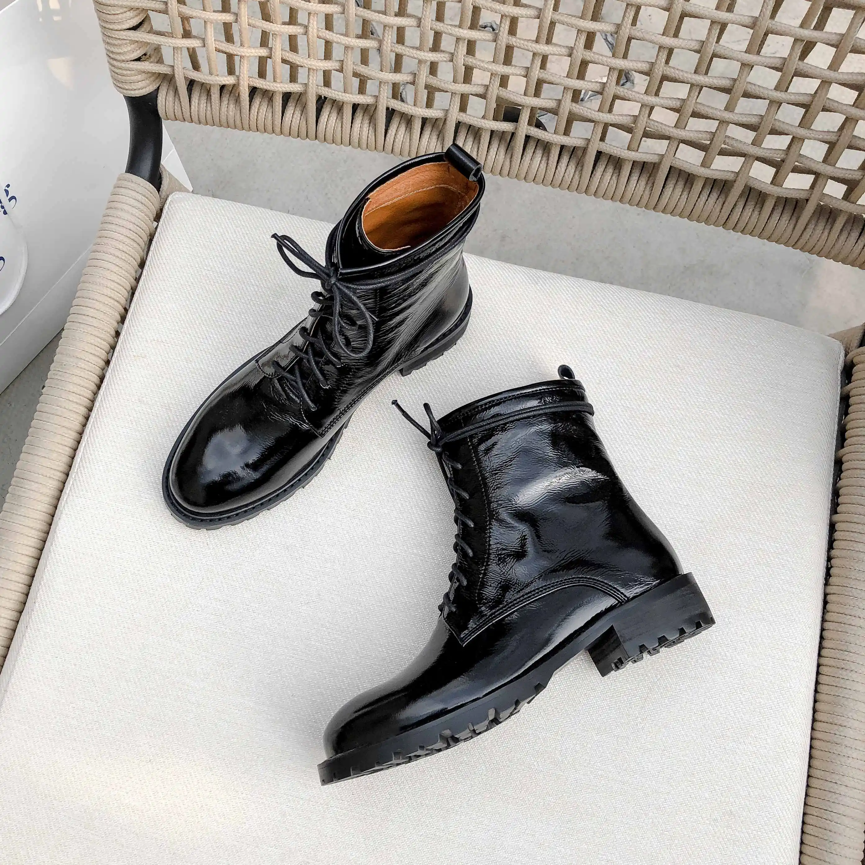 Krazing pot/ботинки из натуральной кожи с круглым носком на среднем каблуке; повседневная обувь на шнуровке, сохраняющая тепло; Красивая Женская повседневная одежда; Модные ботильоны; L62