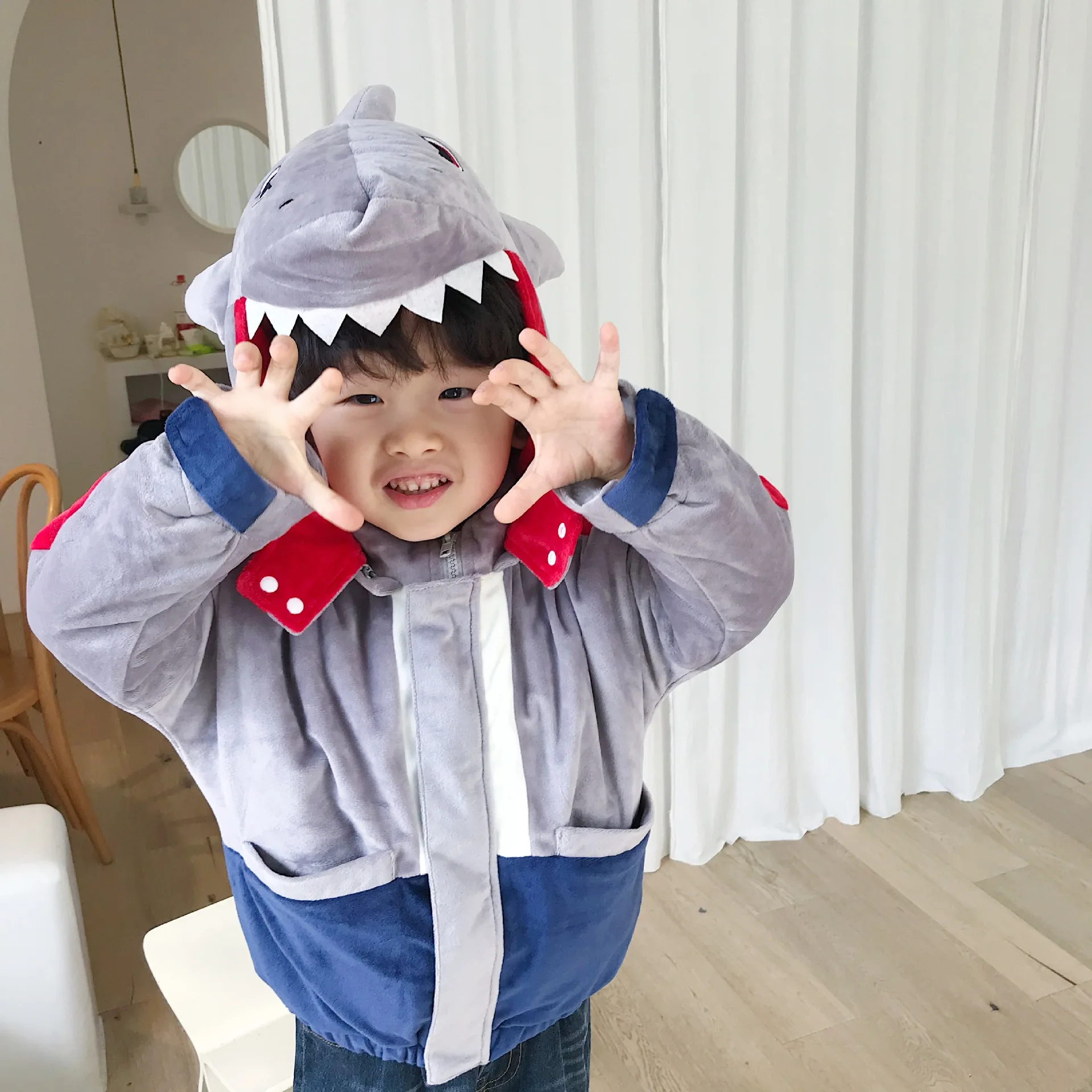 Tonytaobaby/новая зимняя одежда для мальчиков и девочек; пальто с акулой; хлопковые пальто с объемной акулой; детская куртка