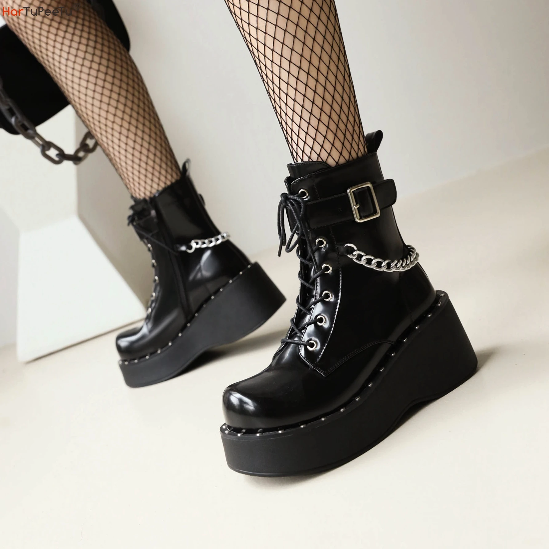 góticos negros para motocicleta niñas, cuñas Punk para invierno, Correa con remaches y hebilla, cadena decorada, zapatos de plataforma de charol Rock|Botas hasta el tobillo| - AliExpress