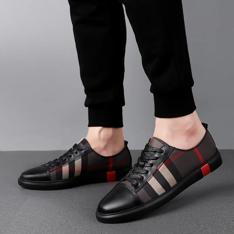 Zapatos de cuero de alta calidad para hombre, zapatillas informales versátiles a la moda, planas y ligeras, cómodas