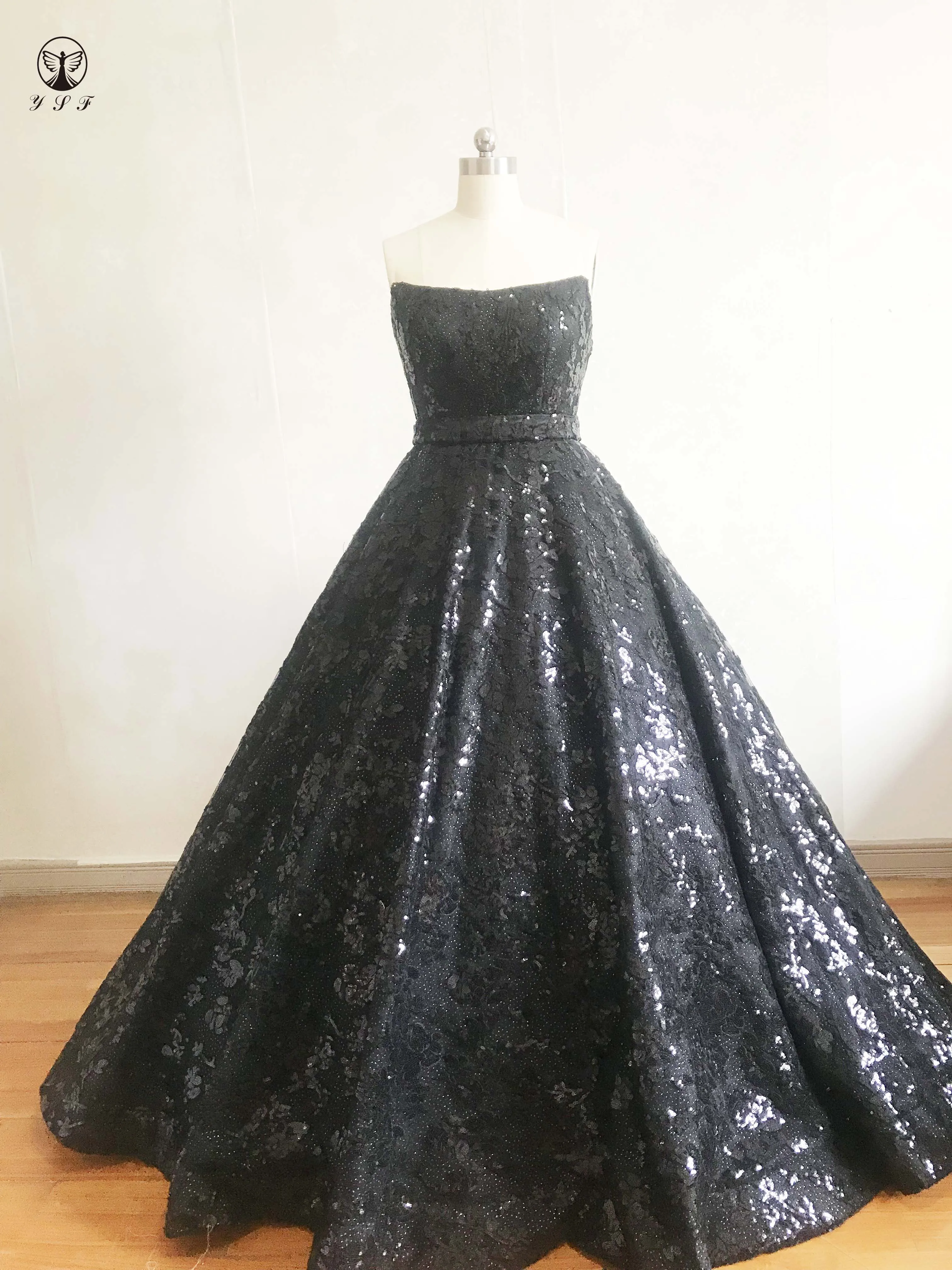 

Vintage Vestidos De Fiesta Off the Shoulder Strapless Sleeveless Bling Bling Lace Ball Gown Puffy Black Evening Dresses