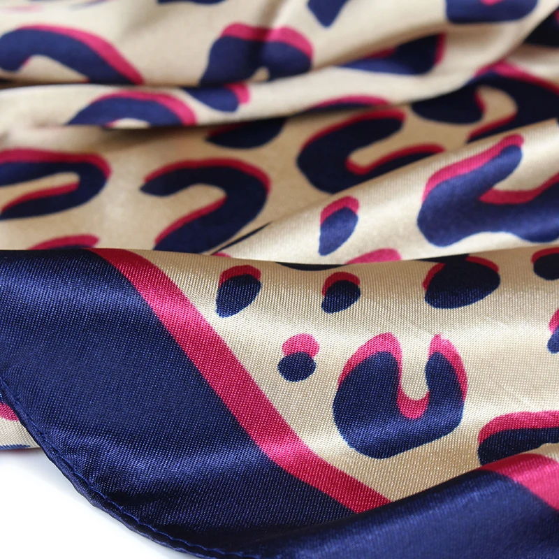 Шелковый шарф бандана Модный женский напечатанный головной шарф Леопардовый принт с цепью узор квадратные шарфы большого размера обертывание 90*90 см платок