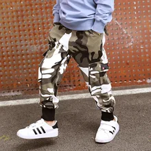 В году, новая стильная весенняя одежда детская одежда в Корейском стиле для мальчиков камуфляжные штаны мод ребенок большой мальчик весна и осень
