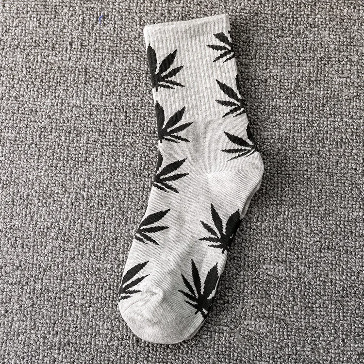 Fashion comfortable high quality cotton socks leaf maple leaves leisure hemp weed stockings spring and autumn winter - Цвет: 2