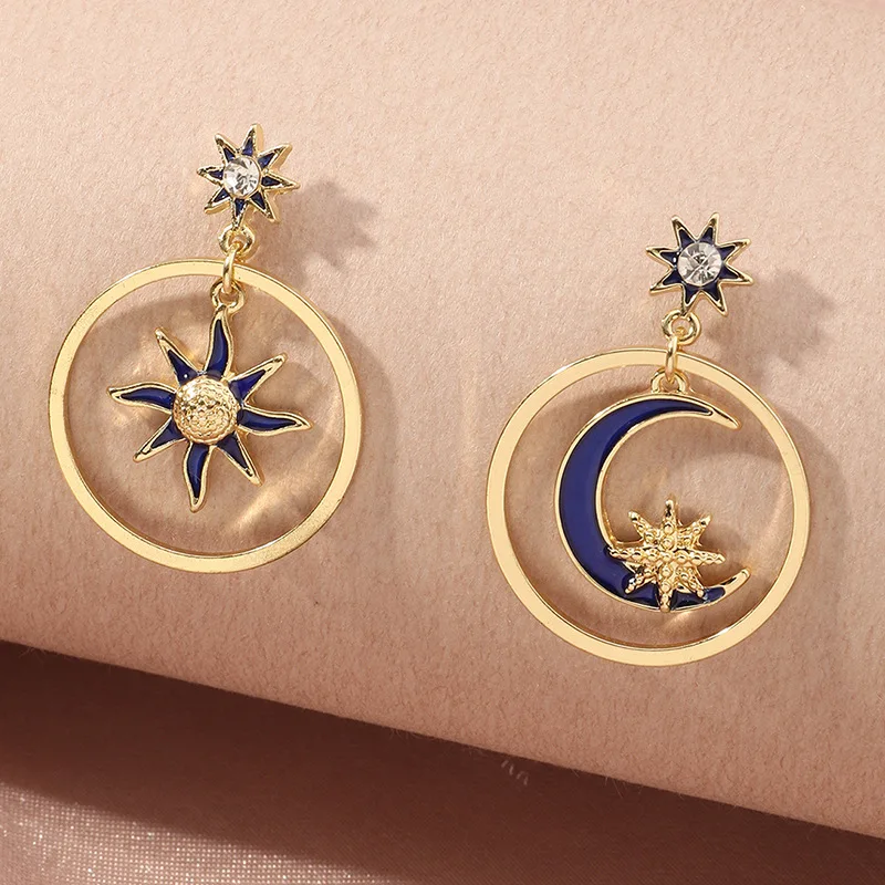 

Retro Star Moon Earrings 2020 Female Fashion New Round Ear Ring Pendant Dangle Alloy Piercing Jewelry For Womens Girls