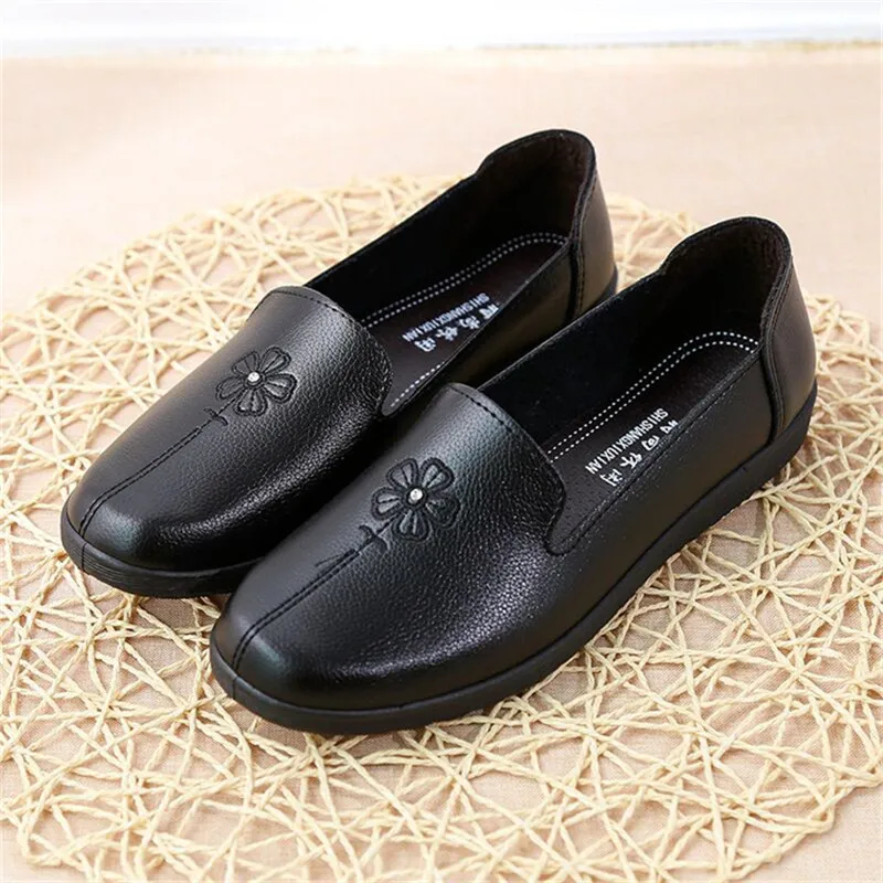 YAERNINew autumn pu leather women moccasins flat shoes embroidered moms flat shoes ballerina shoes casual shallow boat soft shoe