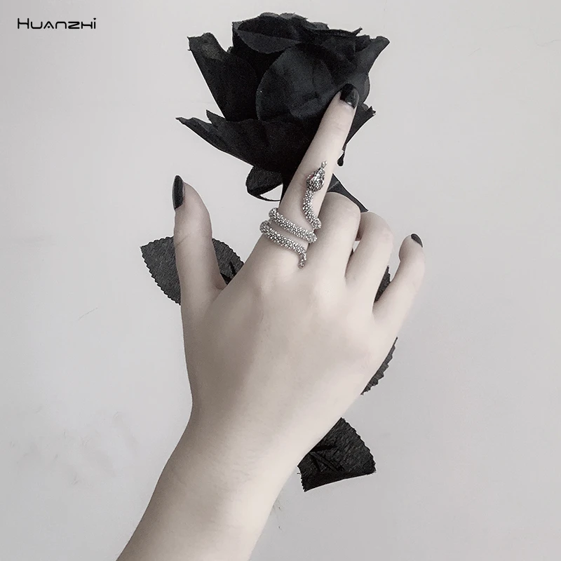 

HUANZHI 2020 New Trendy Personality Vintage Hip hop Metal Snake Multiturn Ring For Women And Men Party Jewelry Gifts