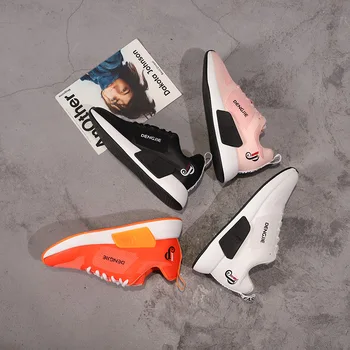 

2018 autumn new fashion simple solid color flat shoes women comfortable versatile breathable lightweight casual shoes.