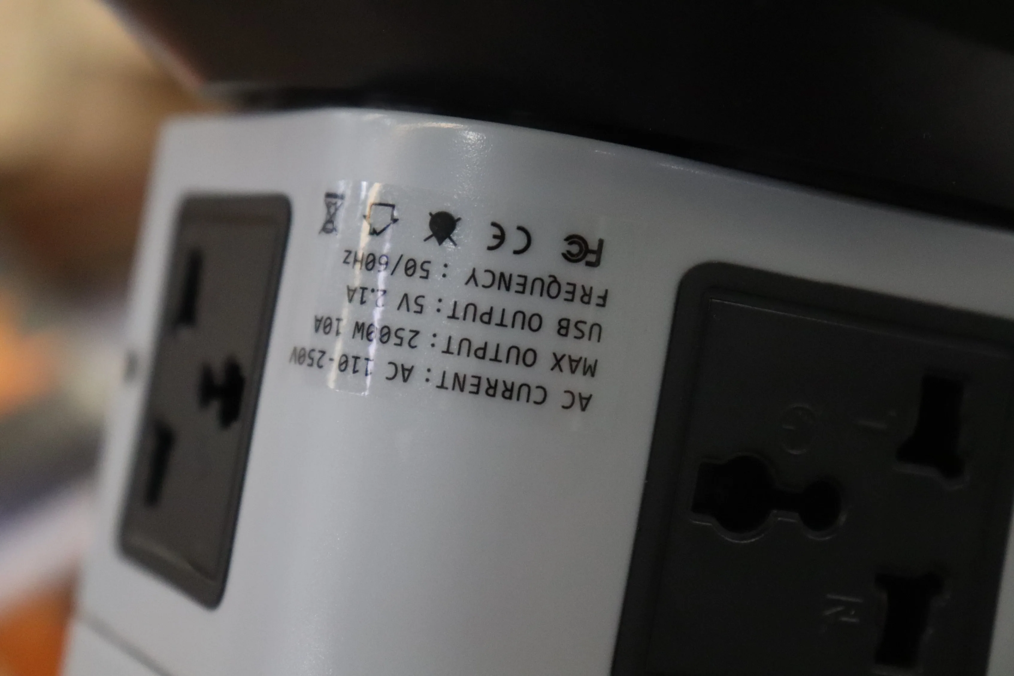 ПК + ABS анти-гром защита от перегрузки 7 выходов 2 usb порта 2 слоя разъем ЕС стабилизатор напряжения плата питания 2500 Вт