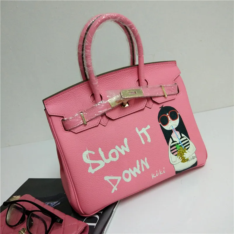 

2019 New High Quality Pu Leather Pink 25 30 35CM With Gold Hardware Totally Made By Hand Painting Cartoons Graffiti Girl