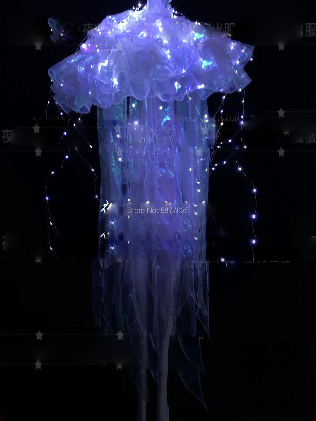 DIY Jellyfish Costume  Jellyfish halloween costume, Jellyfish costume,  Jellyfish halloween