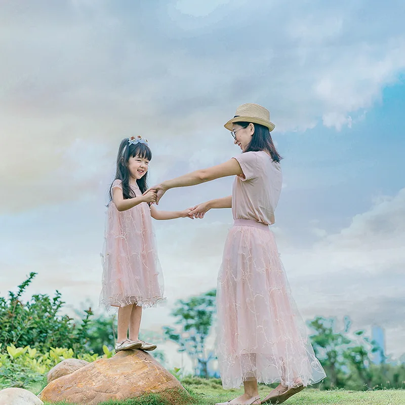 Retail Embroidery Flower Star Mother and Daughter Dress Summer Family Matching Mother Skirt Daught Dress Family Clothing E1