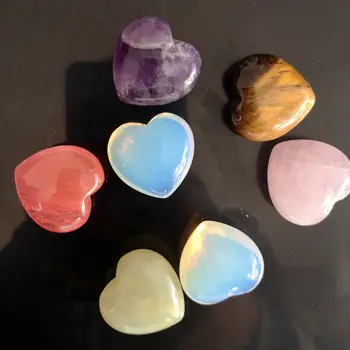 

1Pc/Lot 25*25MM Natural Crystal Quartz Carved Heart Shaped Stone Healing Chakra Gift